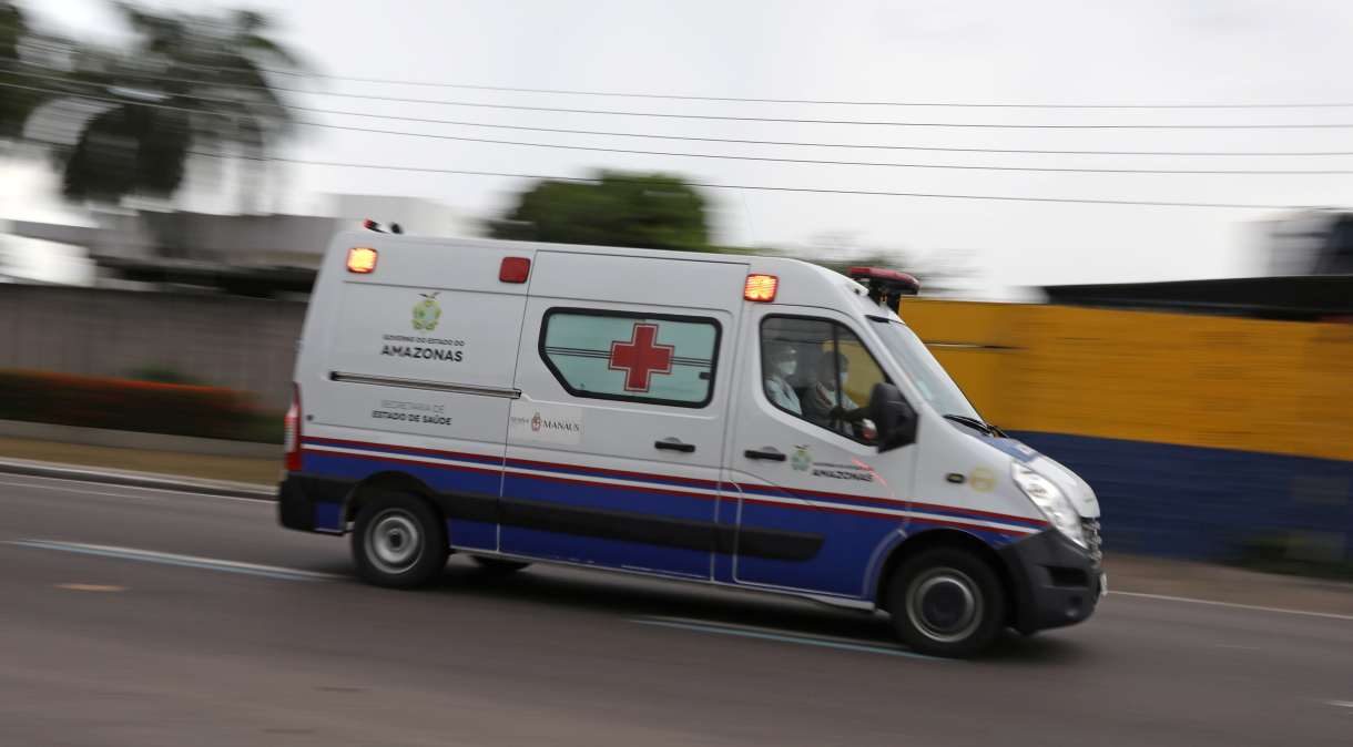 Ambulância em Manaus, capital do estado do Amazonas, 16 de abril de 2020.