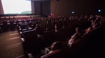 Curador do Cine Petra Belas Artes, Sturm avaliou que 'não há efetivamente aglomeração' em cinemas e teatros; ele ainda classificou antecipação 