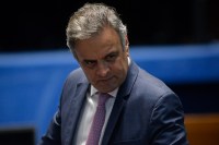 Aécio Neves rebate Arthur Virgílio e o chama de “laranja de Doria”