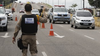 Os bloqueios serão educativos até domingo (10). A partir dessa data, passarão a valer medidas mais duras, como condução à delegacia de quem desrespeitar a regra