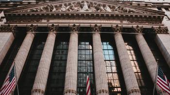 Banco Central dos Estados Unidos declarou o encerramento das compras de títulos em março e sinalizou três aumentos de 0,25 ponto percentual nas taxas de juros até o fim de 2022
