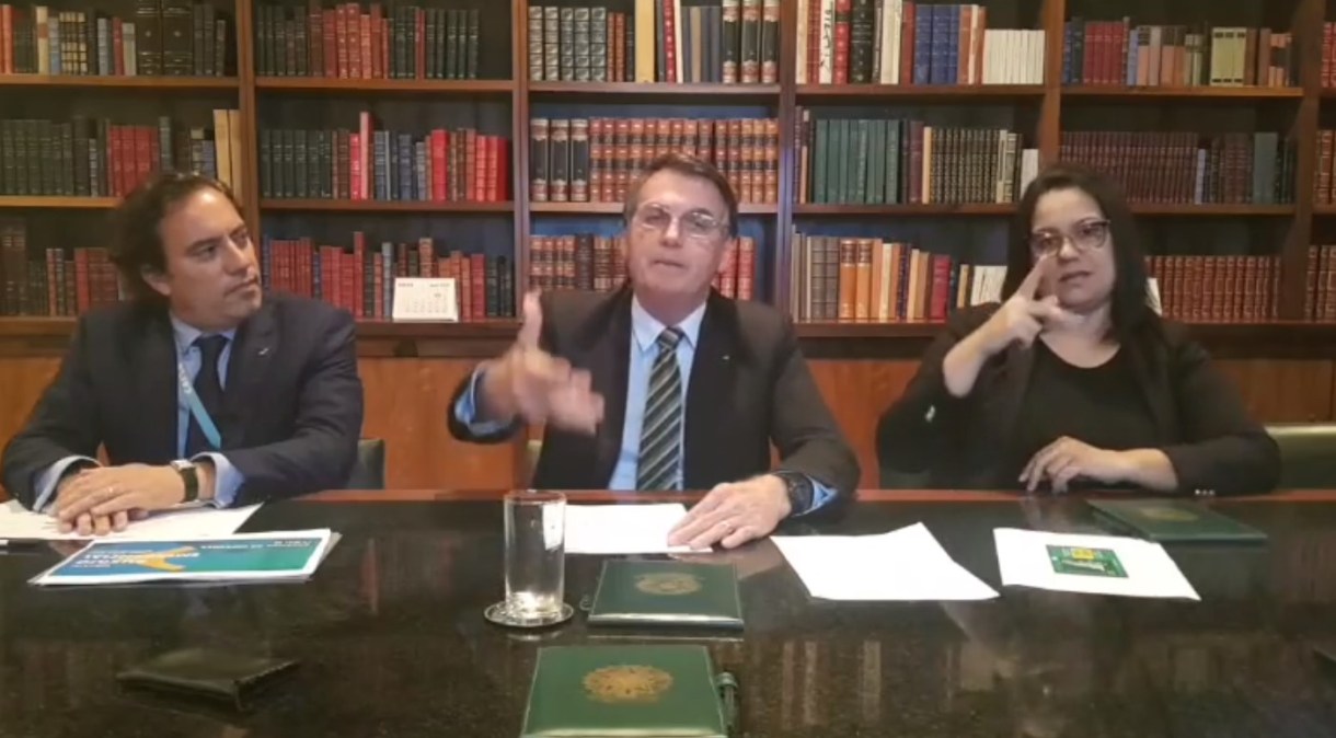 O presidente Jair Bolsonaro durante sua live semanal