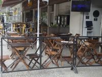 Bares e restaurantes devem atrair público em cidades sem Carnaval de rua