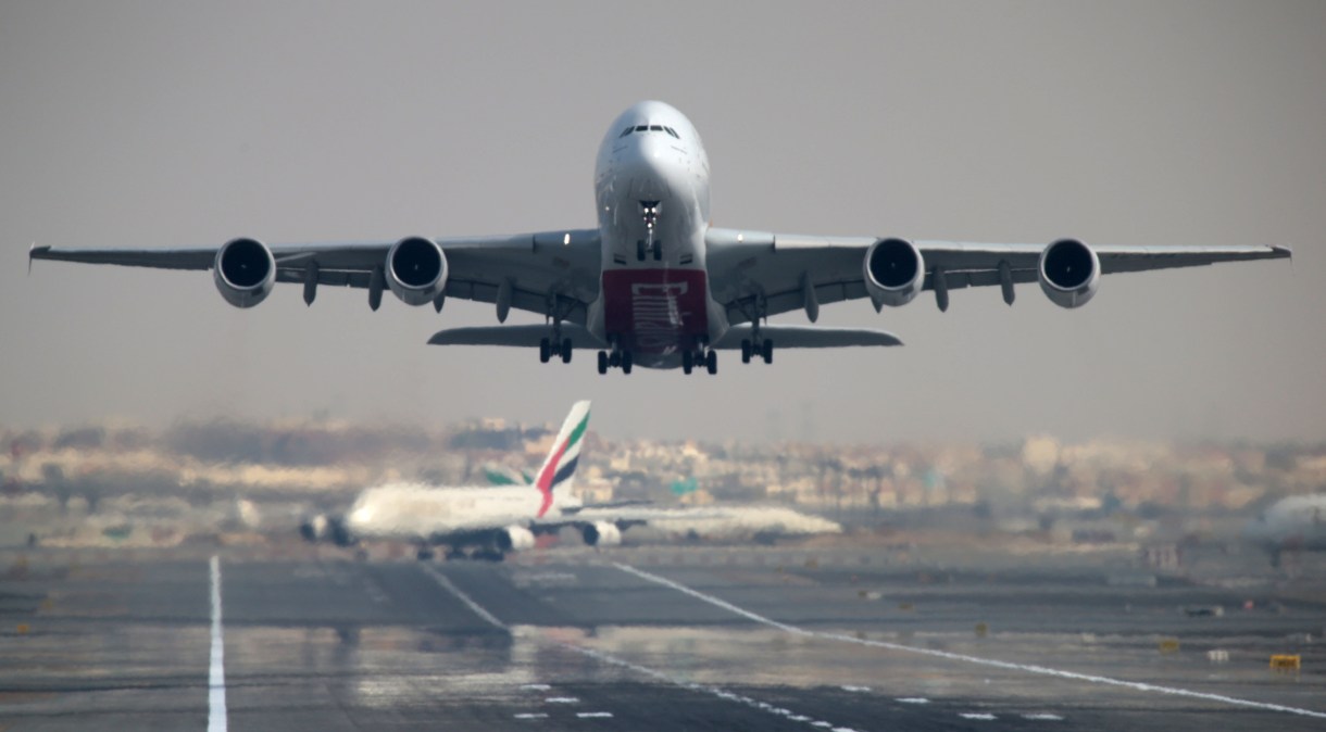 Um airbus A380 parte do Aeroporto Internacional de Dubai (15.fev.2019)
