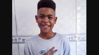 Estudante de 14 anos foi morto durante operação policial em São Gonçalo, região metropolitana do Rio. Ele estava dentro da casa do tio