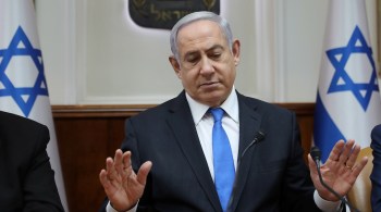 "Investigações foram contaminadas e costuradas desde o primeiro momento", disse primeiro-ministro israelense, acusado de suborno, quebra de confiança e fraude