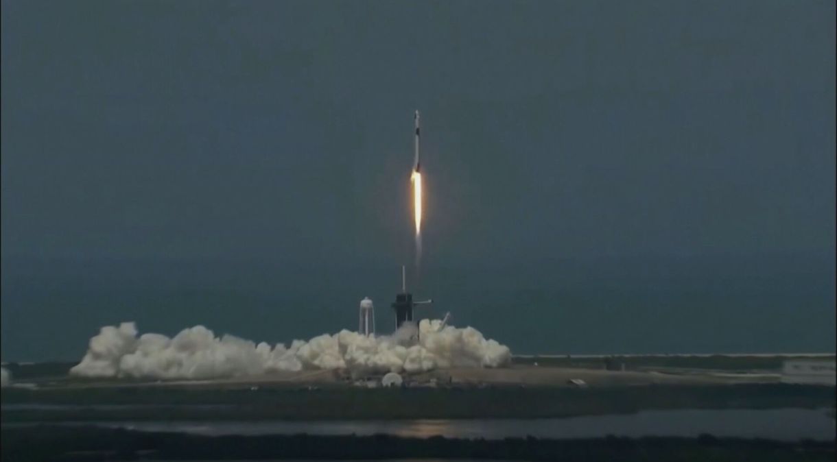 Lançamento do foguete Falcoln 9 pela NASA e SpaceX