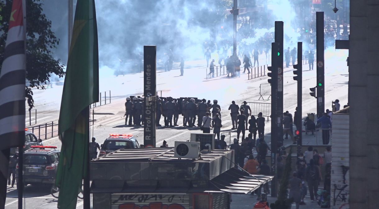 Manifestantes entram em confronto com a Polícia Militar na Av. Paulista (31.mai.2020)