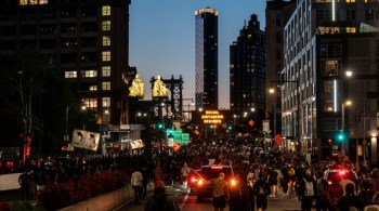 Manifestantes voltaram a tomar as ruas de diversas cidades dos EUA e ao menos 40 delas decretaram toques de recolher