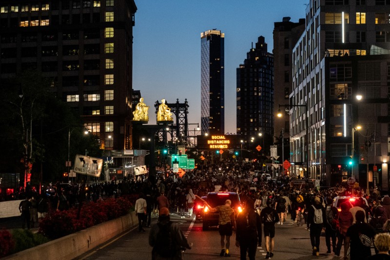 Manifestantes protestam em Nova York contra morte de George Floyd