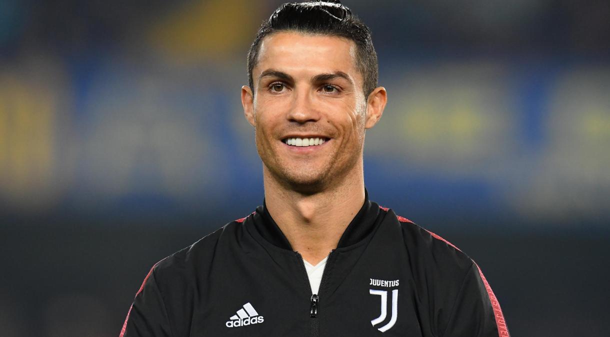 O craque português Cristiano Ronaldo está de volta aos campos pela Liga dos Campeões da Europa