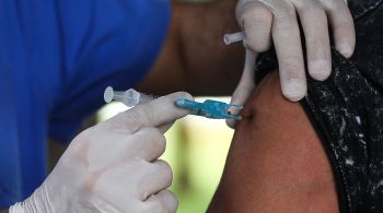 Clínicas privadas já iniciaram a vacinação contra a gripe comum, que começa para o público geral em 12 de abril