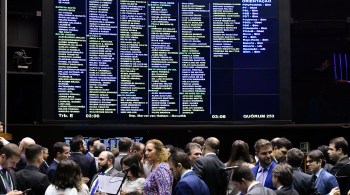 "Se o governo tiver que fazer um corte nas despesas discricionárias há risco de paralisação da máquina pública por cortes de despesas essenciais," diz Salto