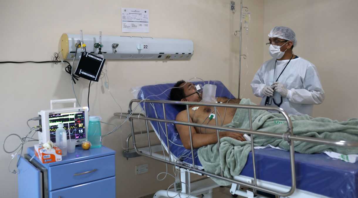 Paciente com coronavírus é tratado em hospital em Manaus (AM)