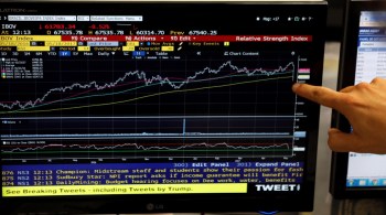 O índice já acumula alta de cerca de 30% neste trimestre, puxado pela ampla liquidez global e a queda dos juros no país