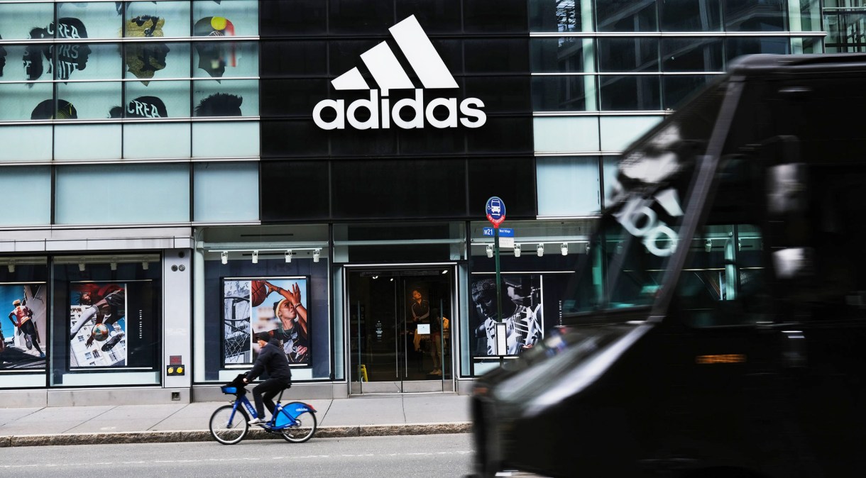 A Adidas anunciou que planeja preencher um mínimo de 30% das novas posições com negros ou latino-americanos.