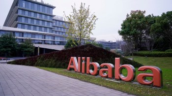 Nesta quinta, em sessão reduzida, as ações do Alibaba tombaram 8% em Hong Kong. Ao todo, os papéis caíram 26% desde outubro