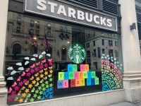 Trabalhadores de 150 lojas da Starbucks entram em greve por decoração do Orgulho LGBTQIA+