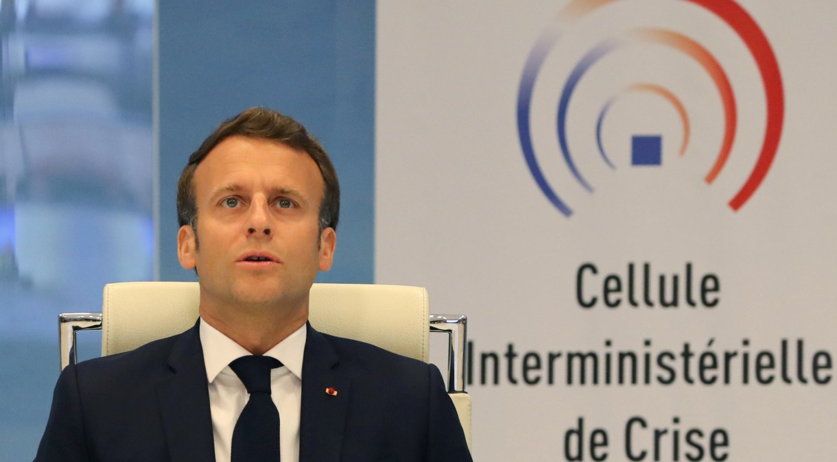 Presidente francês, Emmanuel Macron, anunciou que país acelerou afrouxamento de medidas para conter pandemia de Covid-19