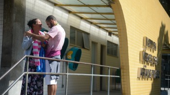 Menina foi baleada na quadra esportiva dentro da escola durante ação da PM no bairro Acari, na zona norte do Rio, em março de 2017