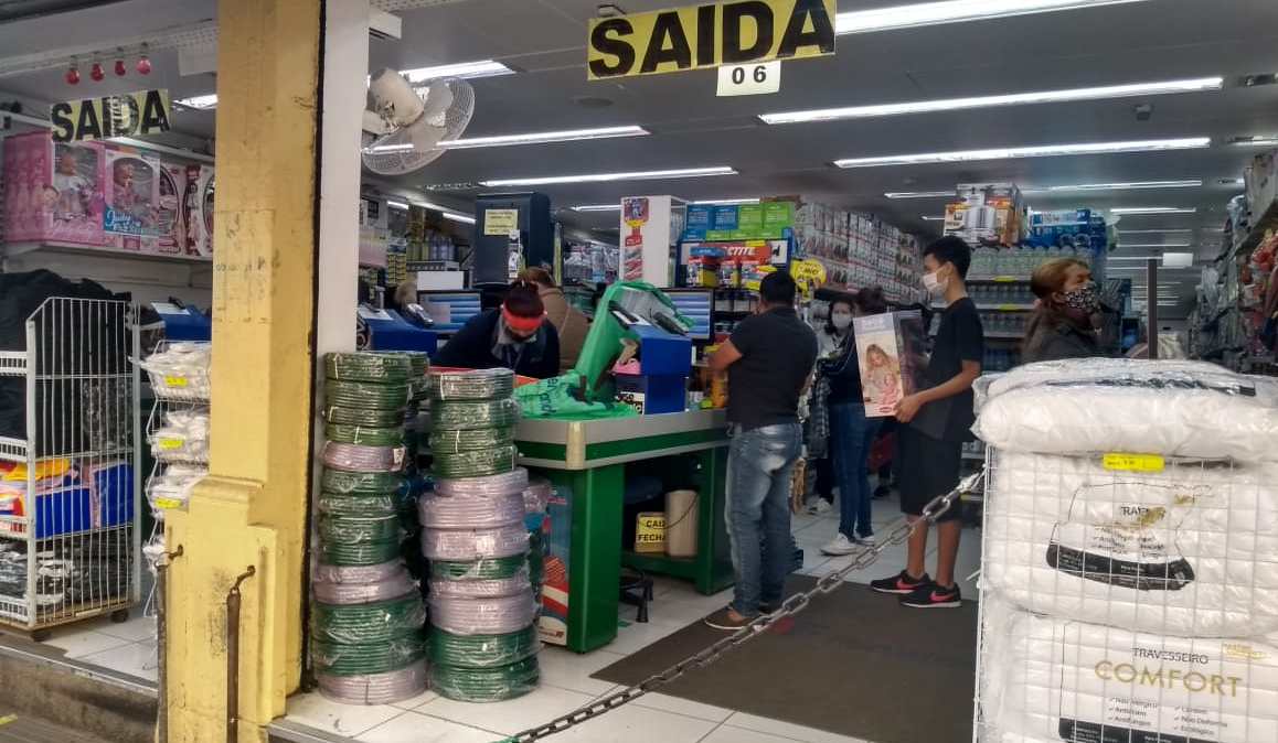 Lojas reabriram no comércio popular em São Paulo