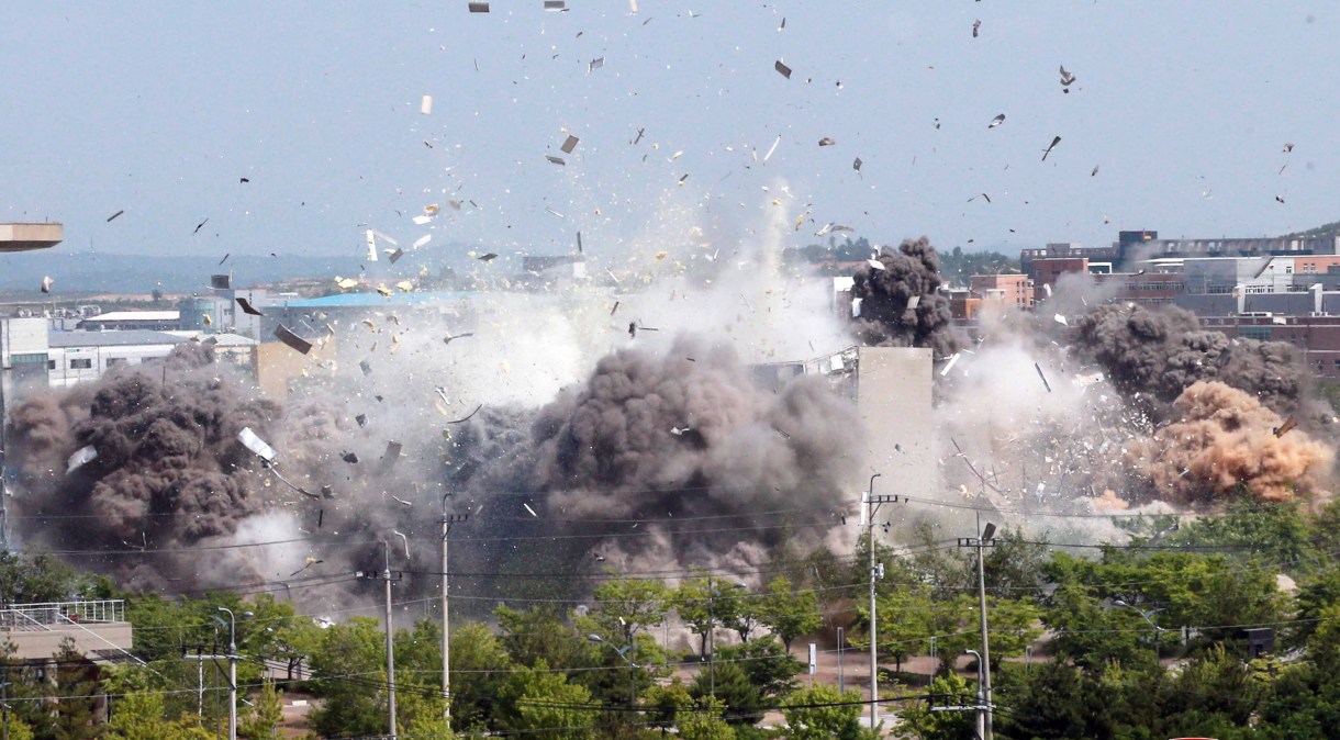 Explosão do prédio que abrigava o escritório conjunto das Coreias na cidade fronteiriça de Kaesong