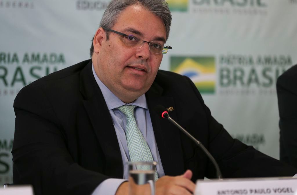 O secretário-executivo do Ministério da Educação, Antônio Paulo Vogel, em entrevista coletiva