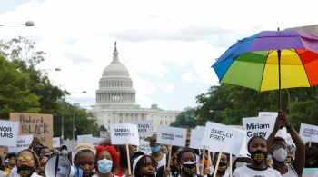 Após onda de atos recentes e exames de consciência sobre a injustiça racial do país, manifestantes foram às ruas de Atlanta a Oakland para marcar o dia