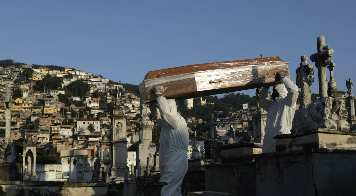 Enterro de vítima da Covid-19 no Rio de Janeiro
