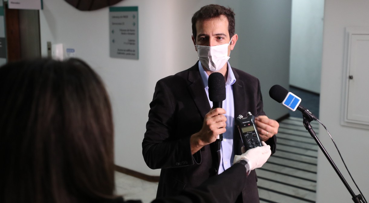 Renato Feder, secretário da Educação de SP, diz que errou em decisão à frente da pasta