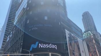 Também defendeu o pioneirismo da Nasdaq em obrigar empresas listadas a adotarem e divulgarem regras de ampliação da diversidade em conselhos de administração