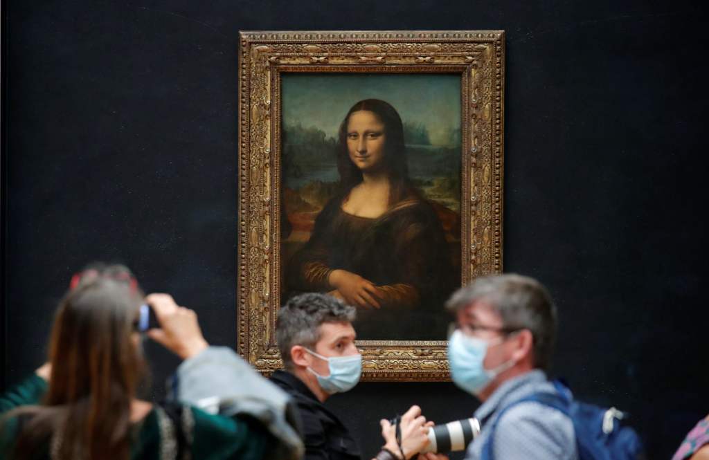 obra "Mona Lisa" no Museu do Louvre
