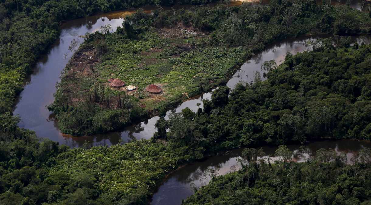 Vilarejo Yanomami na floresta amazônica em Roraima