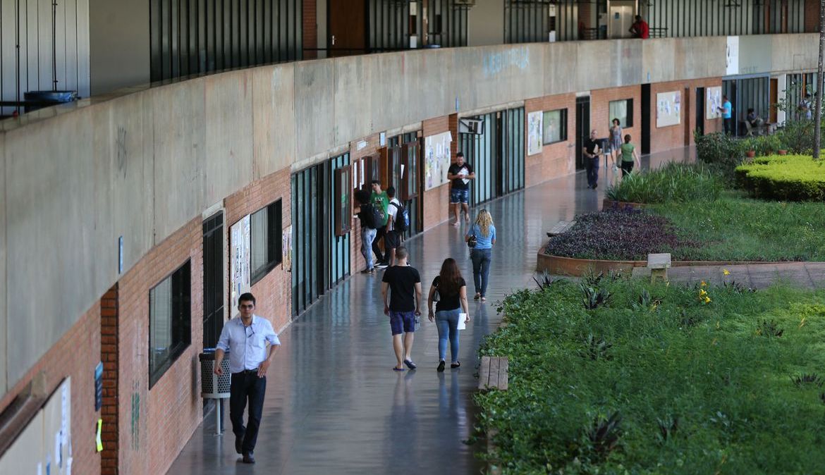 Universidades querem evitar descontos para os estudantes no período da pandemia