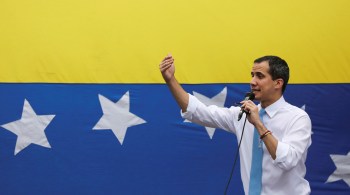 Grupo liderado por Juan Guaidó votou para repudiar resultado da eleição parlamentar da semana passada