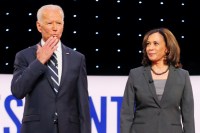 "Harris para presidente": campanha democrata muda formalmente de nome e Kamala assume conta