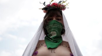 De Buenos Aires à Cidade do México, elas tomaram as ruas estimuladas por crescentes demandas em relação à desigualdade, feminicídio e rígido controle de abortos