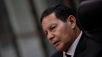 Mourão vai informar que as Forças Armadas deixarão de comandar a operação de fiscalização da Amazônia a partir de 30 de abril