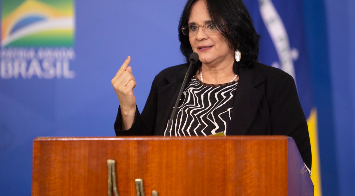 A ministra da Mulher, Família e Direitos Humanos Damares Alves durante cerimônia em Brasília