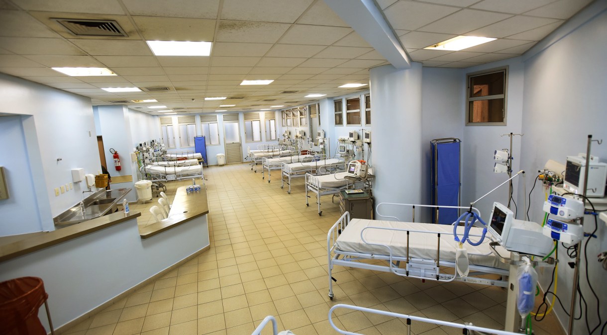 Leitos de hospital, em Campinas: ANS proíbe reajustes de planos de saúde até o fim do ano