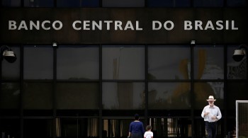 O o estoque total passou a 50,4% do PIB. Enquanto entre empresas o crescimento do crédito foi de 1% em junho ante maio, entre famílias a elevação foi de 0,7%