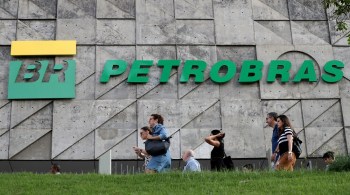 A operação foi feita por alguém que detinha informações de que Bolsonaro faria declarações na sua transmissão ao vivo nas redes sociais sobre a Petrobras