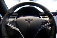 Tesla vende recorde de 241,3 mil veículos no 3º trimestre, acima das previsões