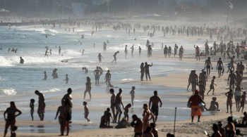 "Imagina milhares de pessoas na praia sem máscara do Leme ao Pontal, poderia colocar em risco tudo feito até agora", disse o prefeito