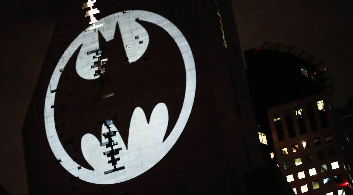 Bat-sinal é projetado em prédio na Cidade do México