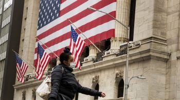 Após divulgação de que retiraria gigantes chinesas das telecomunicações de sua listagem, a Bolsa de Valores de Nova York mudou repentinamente dedecisão