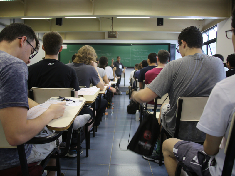 Estudantes fazem vestibular da Unesp (Universidade Estadual Paulista)