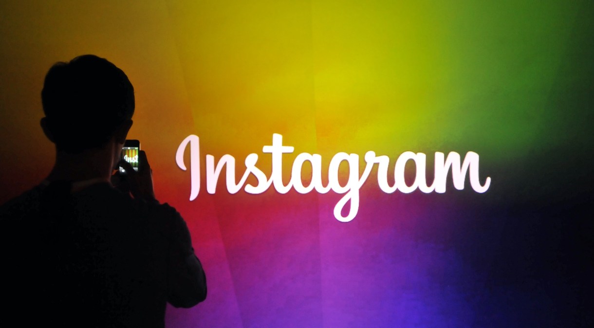 Funcionário do Instagram faz vídeo usando nova função do aplicativo na sede do Facebook durante evento - 20.jun.2013