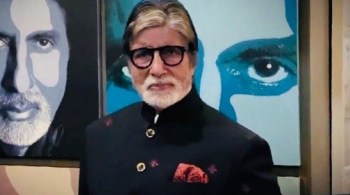 Amitabh Bachchan já fez mais de 180 filmes e é ídolo na Índia; segundo hospital, ator de 77 anos está com 'sintomas leves'