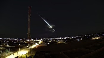 O fenômeno, que entrou na atmosfera perto do município de Serra Talhada, foi registrado às 18h59 por sete câmeras do portal Clima Ao Vivo